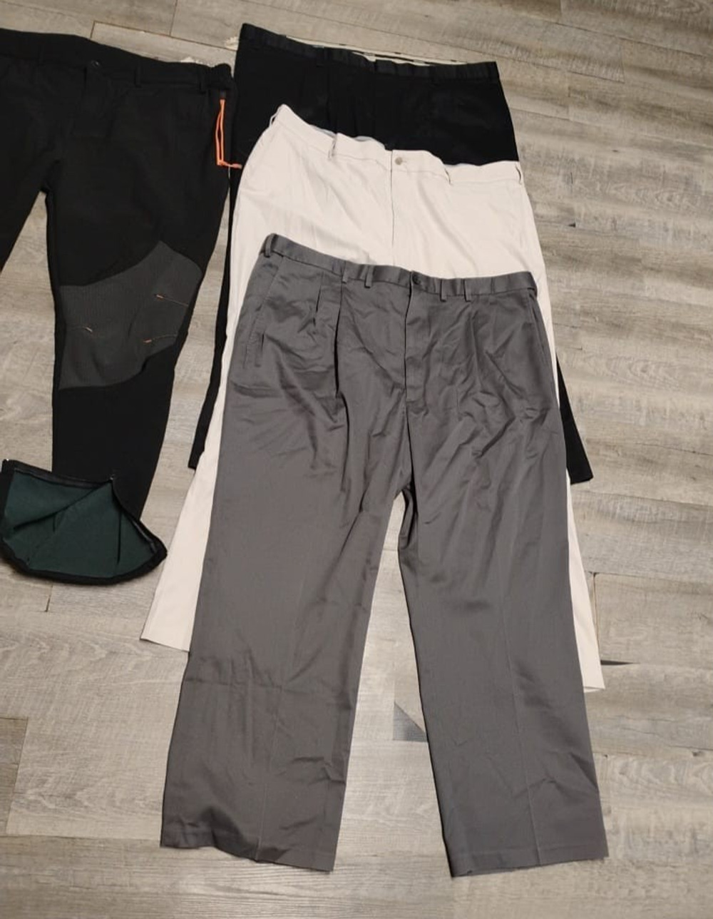 lot of 4 Haggar, Dockers, Walter Hagen golf, Cash Hao Men's pants Sz 46X30-32